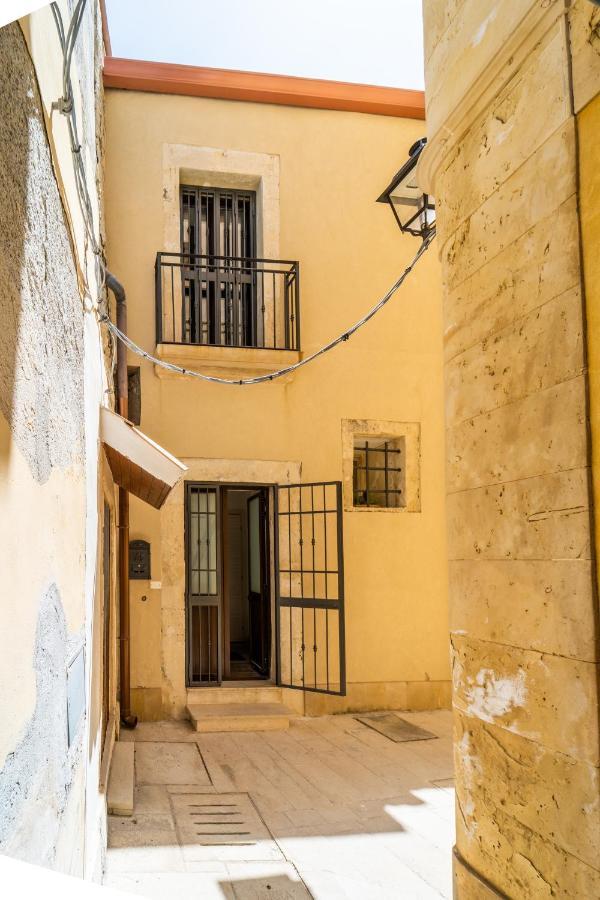 Casa Borbonica Cozy Apartment In Ortigia Ground Floor Συρακούσες Εξωτερικό φωτογραφία